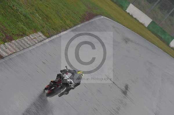 Mallory park Leicestershire;Mallory park photographs;Motorcycle action photographs;event digital images;eventdigitalimages;mallory park;no limits trackday;peter wileman photography;trackday;trackday digital images;trackday photos