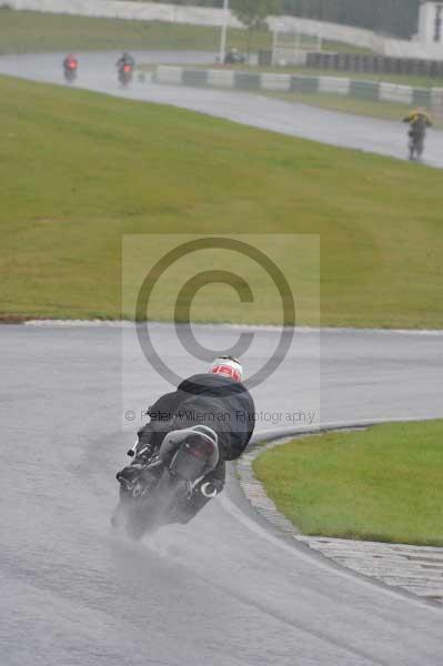Mallory park Leicestershire;Mallory park photographs;Motorcycle action photographs;event digital images;eventdigitalimages;mallory park;no limits trackday;peter wileman photography;trackday;trackday digital images;trackday photos