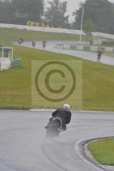 Mallory park Leicestershire;Mallory park photographs;Motorcycle action photographs;event digital images;eventdigitalimages;mallory park;no limits trackday;peter wileman photography;trackday;trackday digital images;trackday photos
