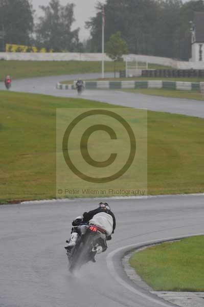 Mallory park Leicestershire;Mallory park photographs;Motorcycle action photographs;event digital images;eventdigitalimages;mallory park;no limits trackday;peter wileman photography;trackday;trackday digital images;trackday photos