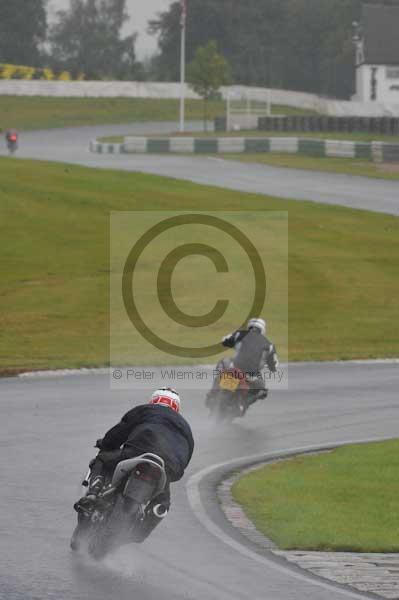 Mallory park Leicestershire;Mallory park photographs;Motorcycle action photographs;event digital images;eventdigitalimages;mallory park;no limits trackday;peter wileman photography;trackday;trackday digital images;trackday photos