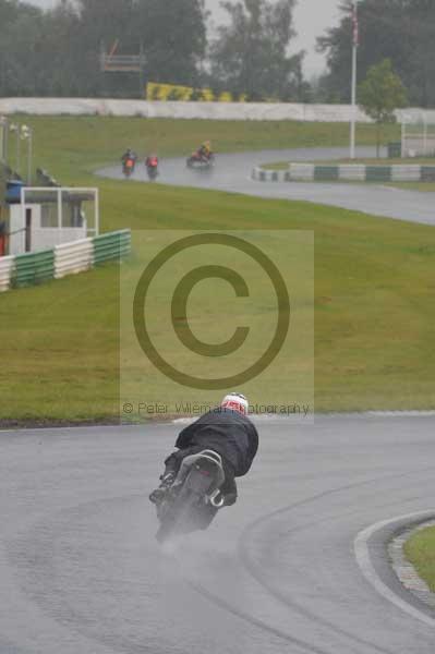 Mallory park Leicestershire;Mallory park photographs;Motorcycle action photographs;event digital images;eventdigitalimages;mallory park;no limits trackday;peter wileman photography;trackday;trackday digital images;trackday photos