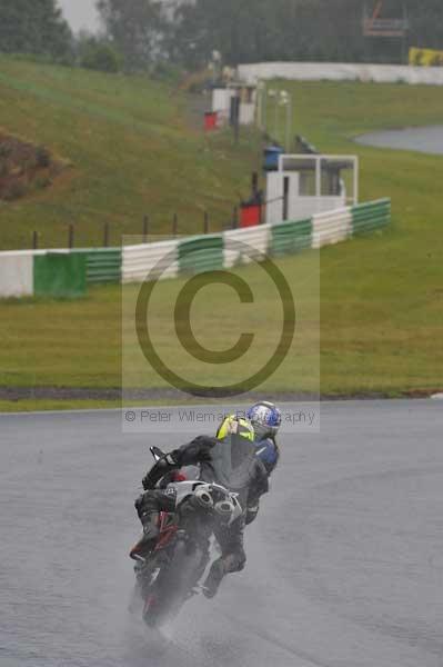 Mallory park Leicestershire;Mallory park photographs;Motorcycle action photographs;event digital images;eventdigitalimages;mallory park;no limits trackday;peter wileman photography;trackday;trackday digital images;trackday photos