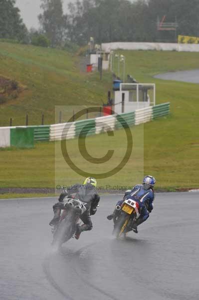 Mallory park Leicestershire;Mallory park photographs;Motorcycle action photographs;event digital images;eventdigitalimages;mallory park;no limits trackday;peter wileman photography;trackday;trackday digital images;trackday photos