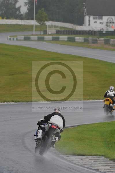 Mallory park Leicestershire;Mallory park photographs;Motorcycle action photographs;event digital images;eventdigitalimages;mallory park;no limits trackday;peter wileman photography;trackday;trackday digital images;trackday photos