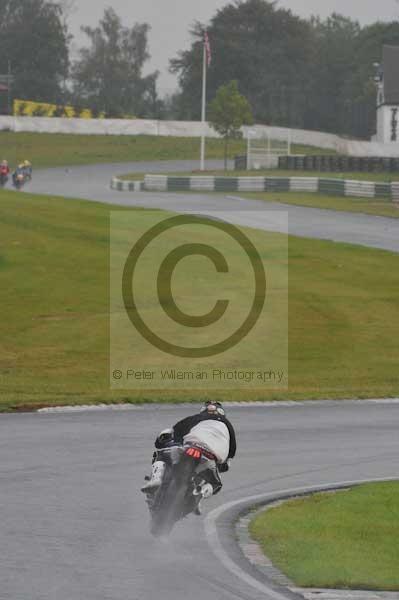 Mallory park Leicestershire;Mallory park photographs;Motorcycle action photographs;event digital images;eventdigitalimages;mallory park;no limits trackday;peter wileman photography;trackday;trackday digital images;trackday photos
