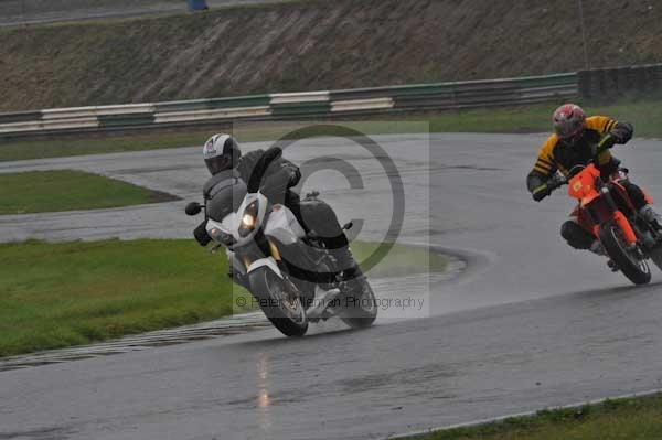 Mallory park Leicestershire;Mallory park photographs;Motorcycle action photographs;event digital images;eventdigitalimages;mallory park;no limits trackday;peter wileman photography;trackday;trackday digital images;trackday photos