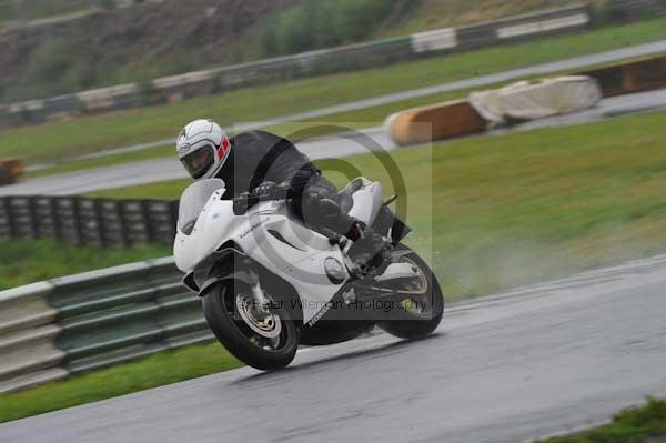 Mallory park Leicestershire;Mallory park photographs;Motorcycle action photographs;event digital images;eventdigitalimages;mallory park;no limits trackday;peter wileman photography;trackday;trackday digital images;trackday photos