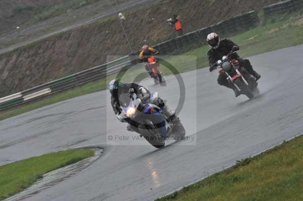 Mallory park Leicestershire;Mallory park photographs;Motorcycle action photographs;event digital images;eventdigitalimages;mallory park;no limits trackday;peter wileman photography;trackday;trackday digital images;trackday photos