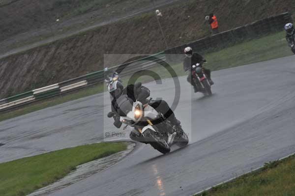 Mallory park Leicestershire;Mallory park photographs;Motorcycle action photographs;event digital images;eventdigitalimages;mallory park;no limits trackday;peter wileman photography;trackday;trackday digital images;trackday photos