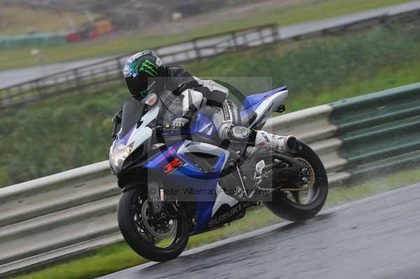 Mallory park Leicestershire;Mallory park photographs;Motorcycle action photographs;event digital images;eventdigitalimages;mallory park;no limits trackday;peter wileman photography;trackday;trackday digital images;trackday photos