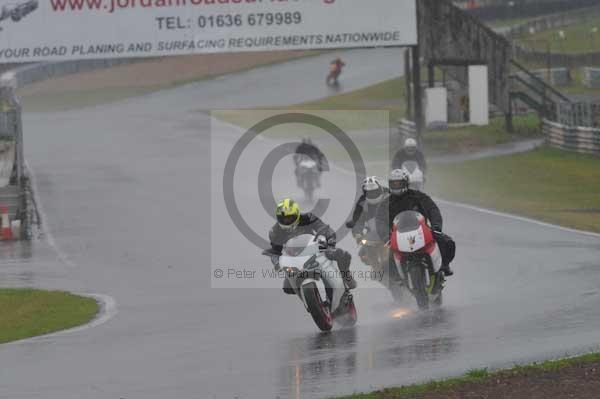 Mallory park Leicestershire;Mallory park photographs;Motorcycle action photographs;event digital images;eventdigitalimages;mallory park;no limits trackday;peter wileman photography;trackday;trackday digital images;trackday photos