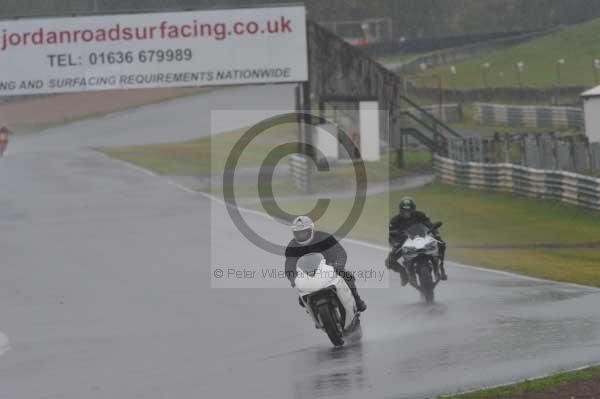 Mallory park Leicestershire;Mallory park photographs;Motorcycle action photographs;event digital images;eventdigitalimages;mallory park;no limits trackday;peter wileman photography;trackday;trackday digital images;trackday photos