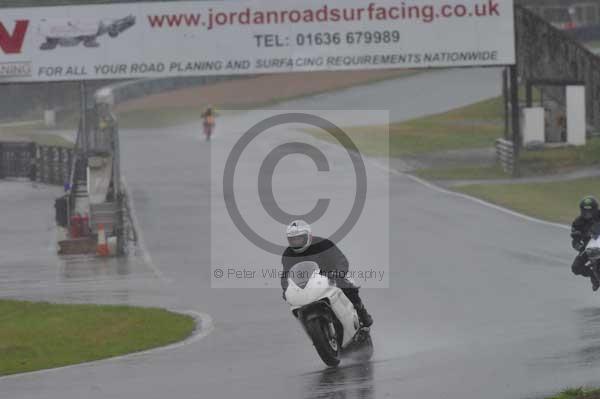 Mallory park Leicestershire;Mallory park photographs;Motorcycle action photographs;event digital images;eventdigitalimages;mallory park;no limits trackday;peter wileman photography;trackday;trackday digital images;trackday photos