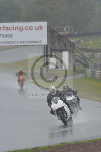Mallory park Leicestershire;Mallory park photographs;Motorcycle action photographs;event digital images;eventdigitalimages;mallory park;no limits trackday;peter wileman photography;trackday;trackday digital images;trackday photos