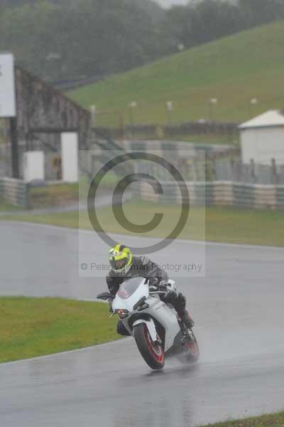 Mallory park Leicestershire;Mallory park photographs;Motorcycle action photographs;event digital images;eventdigitalimages;mallory park;no limits trackday;peter wileman photography;trackday;trackday digital images;trackday photos
