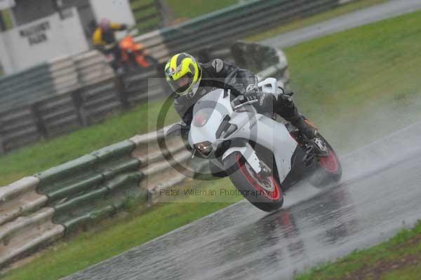 Mallory park Leicestershire;Mallory park photographs;Motorcycle action photographs;event digital images;eventdigitalimages;mallory park;no limits trackday;peter wileman photography;trackday;trackday digital images;trackday photos