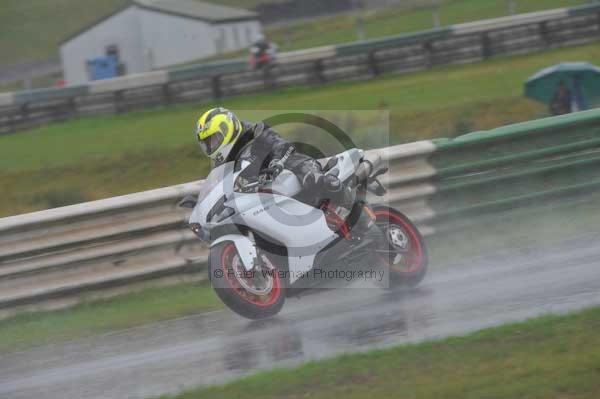 Mallory park Leicestershire;Mallory park photographs;Motorcycle action photographs;event digital images;eventdigitalimages;mallory park;no limits trackday;peter wileman photography;trackday;trackday digital images;trackday photos