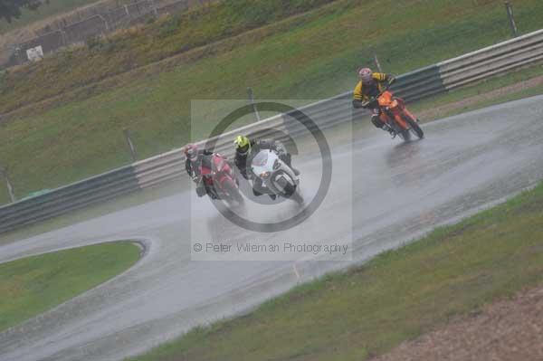 Mallory park Leicestershire;Mallory park photographs;Motorcycle action photographs;event digital images;eventdigitalimages;mallory park;no limits trackday;peter wileman photography;trackday;trackday digital images;trackday photos