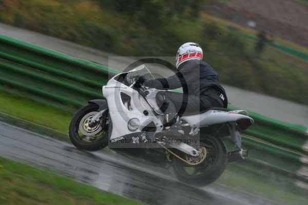 Mallory park Leicestershire;Mallory park photographs;Motorcycle action photographs;event digital images;eventdigitalimages;mallory park;no limits trackday;peter wileman photography;trackday;trackday digital images;trackday photos