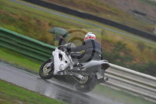 Mallory park Leicestershire;Mallory park photographs;Motorcycle action photographs;event digital images;eventdigitalimages;mallory park;no limits trackday;peter wileman photography;trackday;trackday digital images;trackday photos