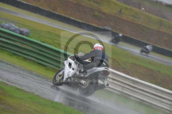 Mallory park Leicestershire;Mallory park photographs;Motorcycle action photographs;event digital images;eventdigitalimages;mallory park;no limits trackday;peter wileman photography;trackday;trackday digital images;trackday photos