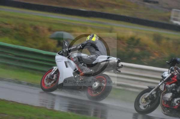 Mallory park Leicestershire;Mallory park photographs;Motorcycle action photographs;event digital images;eventdigitalimages;mallory park;no limits trackday;peter wileman photography;trackday;trackday digital images;trackday photos