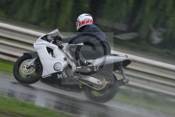 Mallory park Leicestershire;Mallory park photographs;Motorcycle action photographs;event digital images;eventdigitalimages;mallory park;no limits trackday;peter wileman photography;trackday;trackday digital images;trackday photos