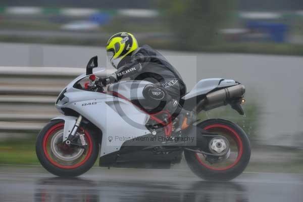 Mallory park Leicestershire;Mallory park photographs;Motorcycle action photographs;event digital images;eventdigitalimages;mallory park;no limits trackday;peter wileman photography;trackday;trackday digital images;trackday photos
