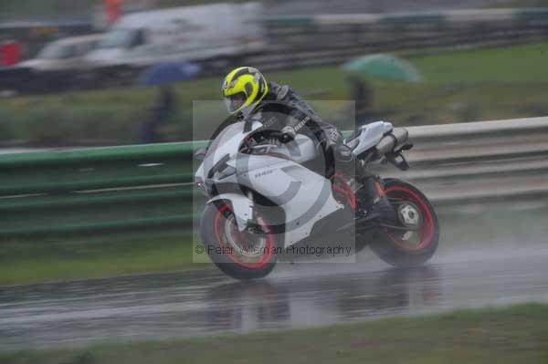 Mallory park Leicestershire;Mallory park photographs;Motorcycle action photographs;event digital images;eventdigitalimages;mallory park;no limits trackday;peter wileman photography;trackday;trackday digital images;trackday photos