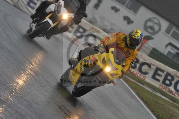 Mallory park Leicestershire;Mallory park photographs;Motorcycle action photographs;event digital images;eventdigitalimages;mallory park;no limits trackday;peter wileman photography;trackday;trackday digital images;trackday photos