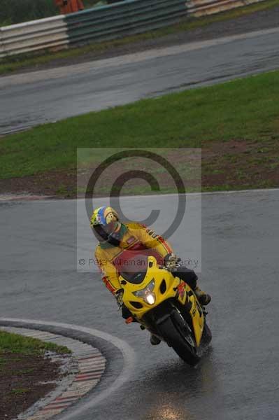 Mallory park Leicestershire;Mallory park photographs;Motorcycle action photographs;event digital images;eventdigitalimages;mallory park;no limits trackday;peter wileman photography;trackday;trackday digital images;trackday photos