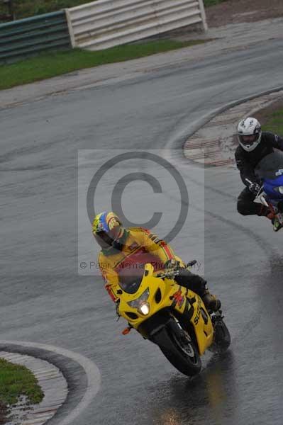 Mallory park Leicestershire;Mallory park photographs;Motorcycle action photographs;event digital images;eventdigitalimages;mallory park;no limits trackday;peter wileman photography;trackday;trackday digital images;trackday photos