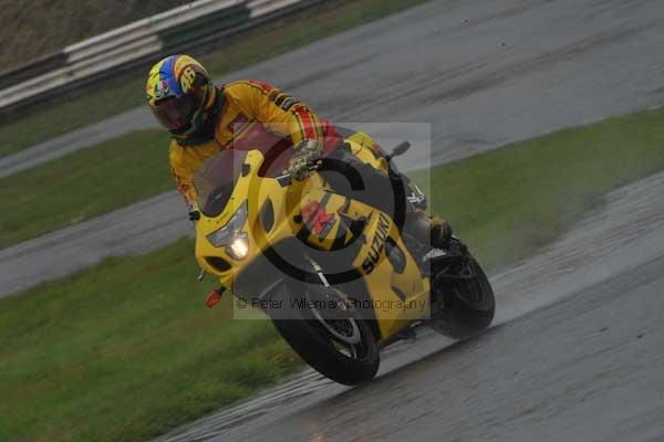 Mallory park Leicestershire;Mallory park photographs;Motorcycle action photographs;event digital images;eventdigitalimages;mallory park;no limits trackday;peter wileman photography;trackday;trackday digital images;trackday photos