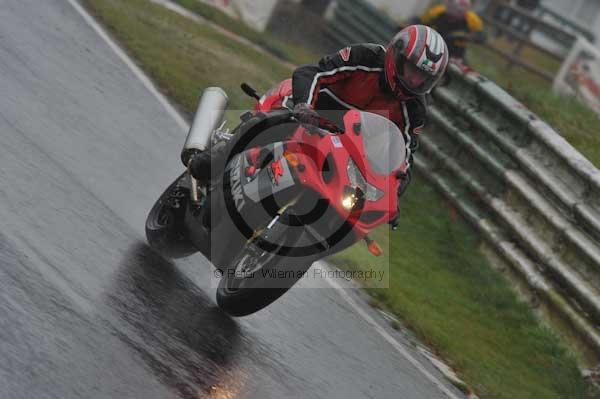 Mallory park Leicestershire;Mallory park photographs;Motorcycle action photographs;event digital images;eventdigitalimages;mallory park;no limits trackday;peter wileman photography;trackday;trackday digital images;trackday photos