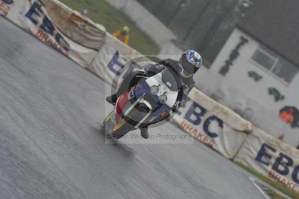 Mallory park Leicestershire;Mallory park photographs;Motorcycle action photographs;event digital images;eventdigitalimages;mallory park;no limits trackday;peter wileman photography;trackday;trackday digital images;trackday photos