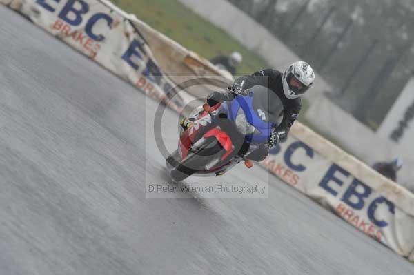 Mallory park Leicestershire;Mallory park photographs;Motorcycle action photographs;event digital images;eventdigitalimages;mallory park;no limits trackday;peter wileman photography;trackday;trackday digital images;trackday photos