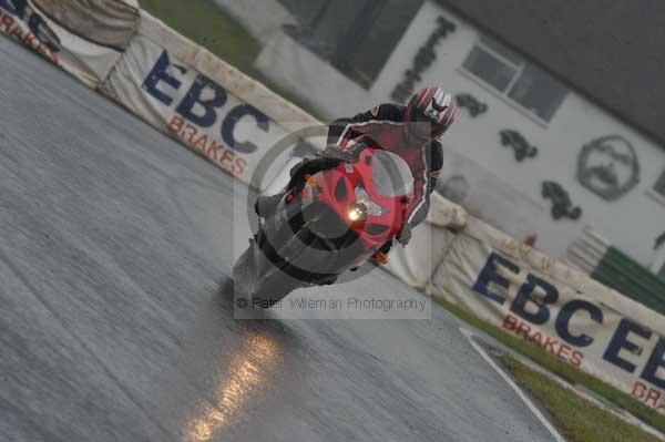 Mallory park Leicestershire;Mallory park photographs;Motorcycle action photographs;event digital images;eventdigitalimages;mallory park;no limits trackday;peter wileman photography;trackday;trackday digital images;trackday photos