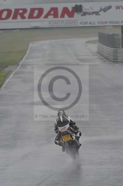 Mallory park Leicestershire;Mallory park photographs;Motorcycle action photographs;event digital images;eventdigitalimages;mallory park;no limits trackday;peter wileman photography;trackday;trackday digital images;trackday photos