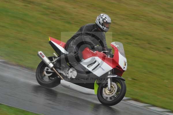 Mallory park Leicestershire;Mallory park photographs;Motorcycle action photographs;event digital images;eventdigitalimages;mallory park;no limits trackday;peter wileman photography;trackday;trackday digital images;trackday photos