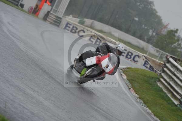 Mallory park Leicestershire;Mallory park photographs;Motorcycle action photographs;event digital images;eventdigitalimages;mallory park;no limits trackday;peter wileman photography;trackday;trackday digital images;trackday photos