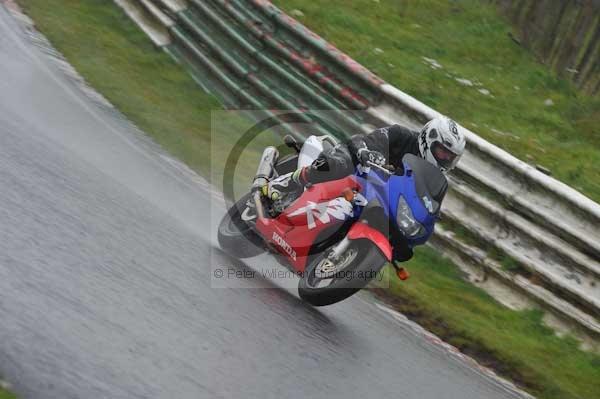Mallory park Leicestershire;Mallory park photographs;Motorcycle action photographs;event digital images;eventdigitalimages;mallory park;no limits trackday;peter wileman photography;trackday;trackday digital images;trackday photos