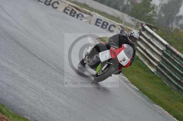 Mallory park Leicestershire;Mallory park photographs;Motorcycle action photographs;event digital images;eventdigitalimages;mallory park;no limits trackday;peter wileman photography;trackday;trackday digital images;trackday photos