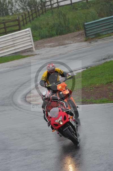 Mallory park Leicestershire;Mallory park photographs;Motorcycle action photographs;event digital images;eventdigitalimages;mallory park;no limits trackday;peter wileman photography;trackday;trackday digital images;trackday photos