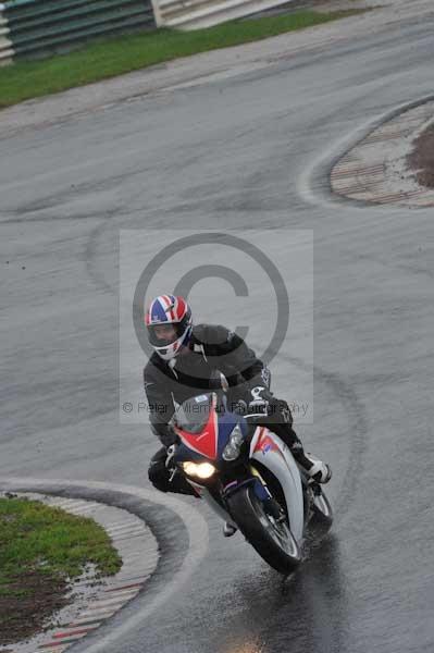 Mallory park Leicestershire;Mallory park photographs;Motorcycle action photographs;event digital images;eventdigitalimages;mallory park;no limits trackday;peter wileman photography;trackday;trackday digital images;trackday photos