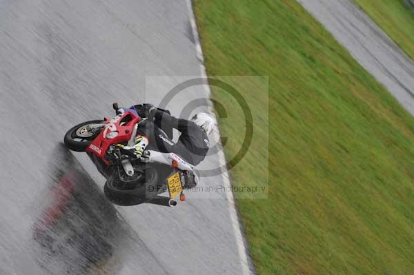 Mallory park Leicestershire;Mallory park photographs;Motorcycle action photographs;event digital images;eventdigitalimages;mallory park;no limits trackday;peter wileman photography;trackday;trackday digital images;trackday photos