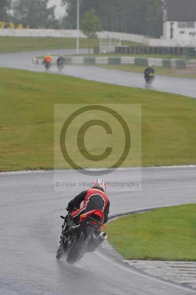 Mallory park Leicestershire;Mallory park photographs;Motorcycle action photographs;event digital images;eventdigitalimages;mallory park;no limits trackday;peter wileman photography;trackday;trackday digital images;trackday photos