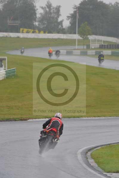 Mallory park Leicestershire;Mallory park photographs;Motorcycle action photographs;event digital images;eventdigitalimages;mallory park;no limits trackday;peter wileman photography;trackday;trackday digital images;trackday photos