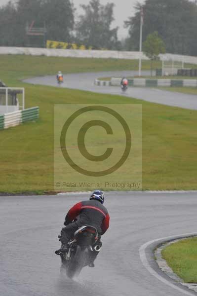 Mallory park Leicestershire;Mallory park photographs;Motorcycle action photographs;event digital images;eventdigitalimages;mallory park;no limits trackday;peter wileman photography;trackday;trackday digital images;trackday photos