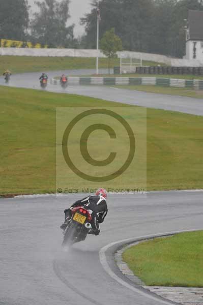 Mallory park Leicestershire;Mallory park photographs;Motorcycle action photographs;event digital images;eventdigitalimages;mallory park;no limits trackday;peter wileman photography;trackday;trackday digital images;trackday photos